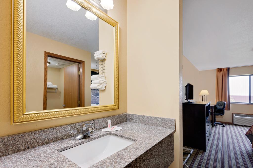 Super 8 By Wyndham Iowa Falls Luaran gambar