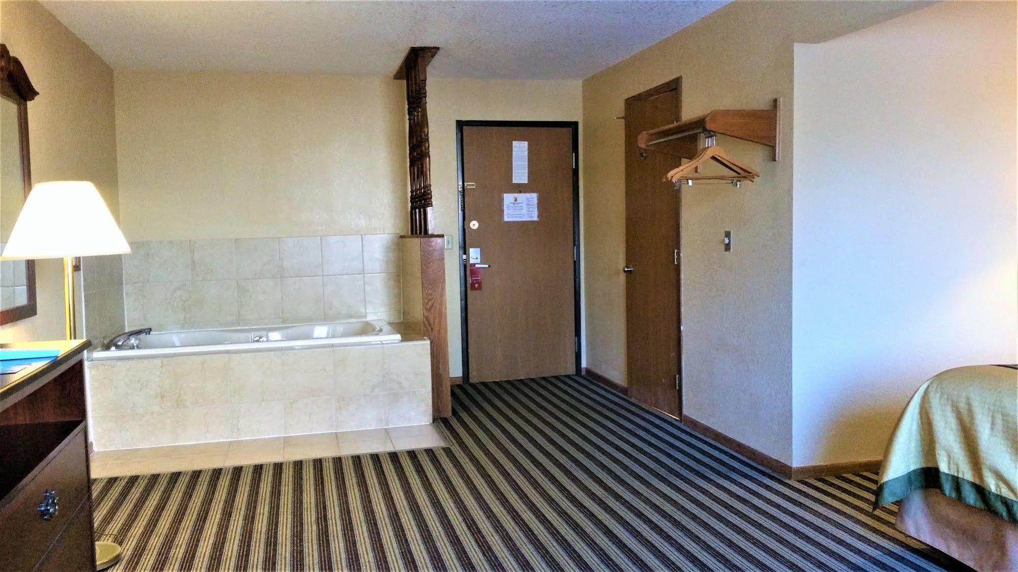 Super 8 By Wyndham Iowa Falls Luaran gambar